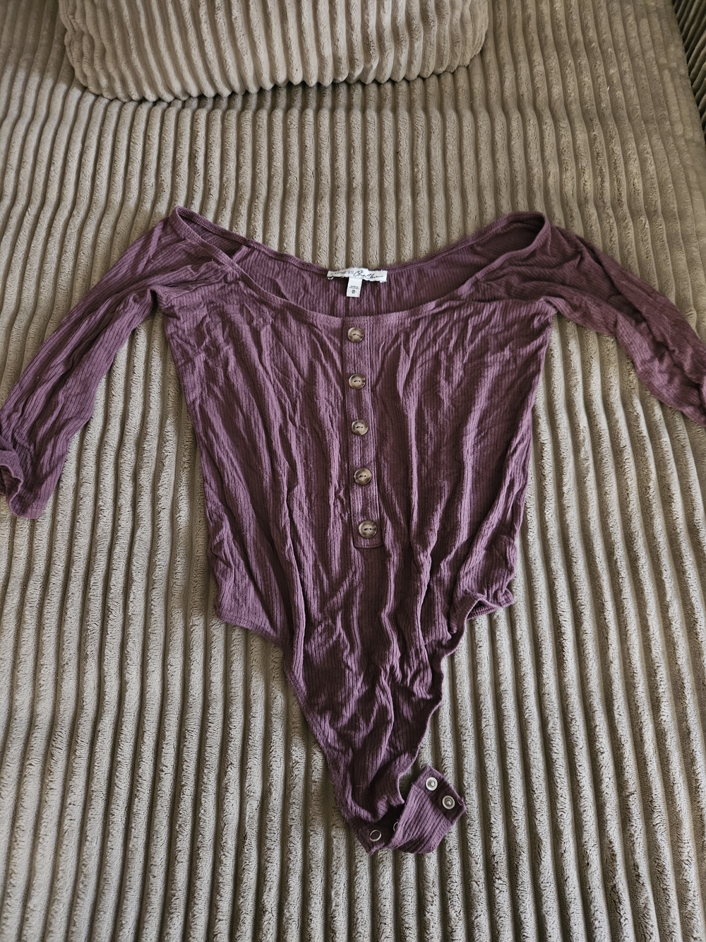Express Mauve Off-Shoulder Ribbed Button-Front Bodysuit